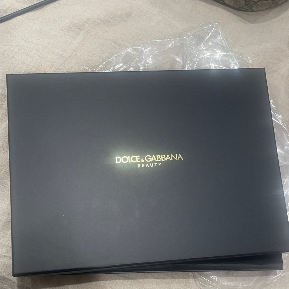 Dolce & Gabbana Black Leather Pouch with Gold Logo - Picture 4 of 4
